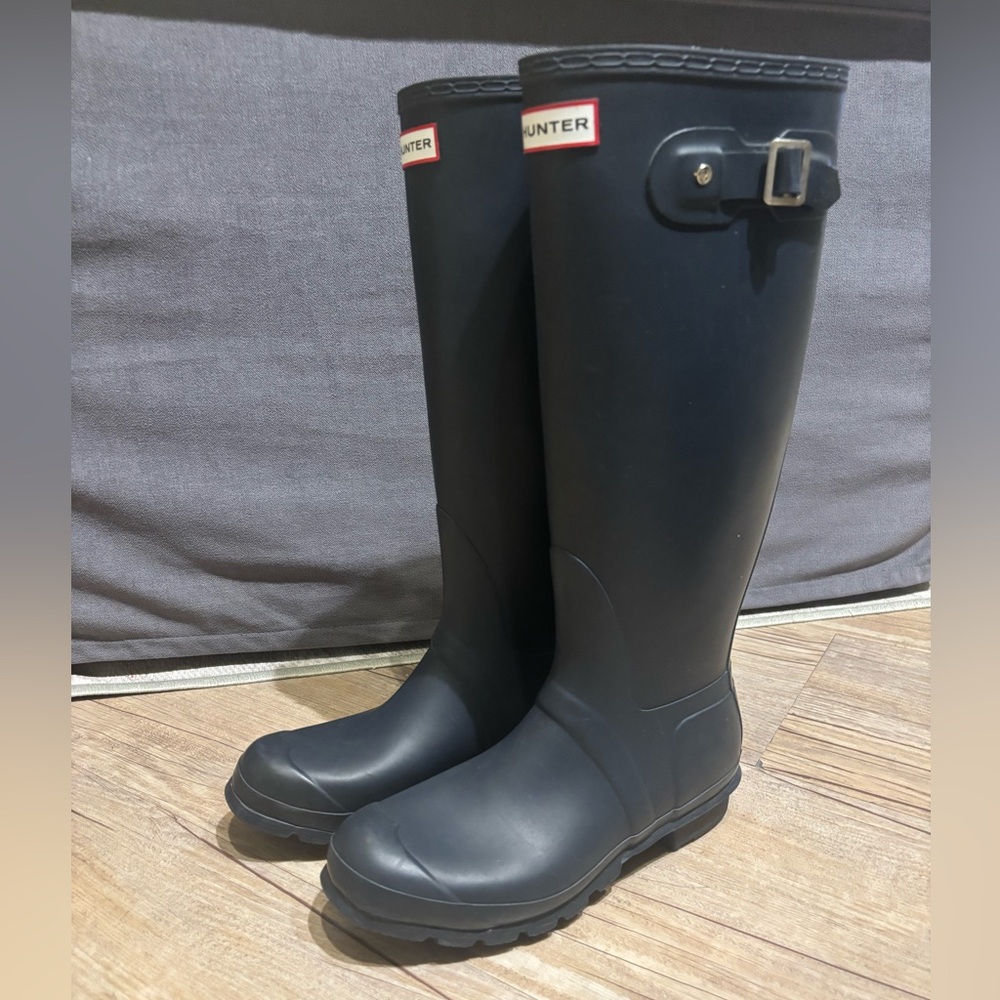 Hunter Women’s Original Tall Navy Rain Boots Size 9